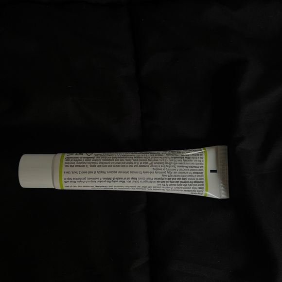 Kiehl’s auto-tone discoloration & UV solution - Picture 2 of 2